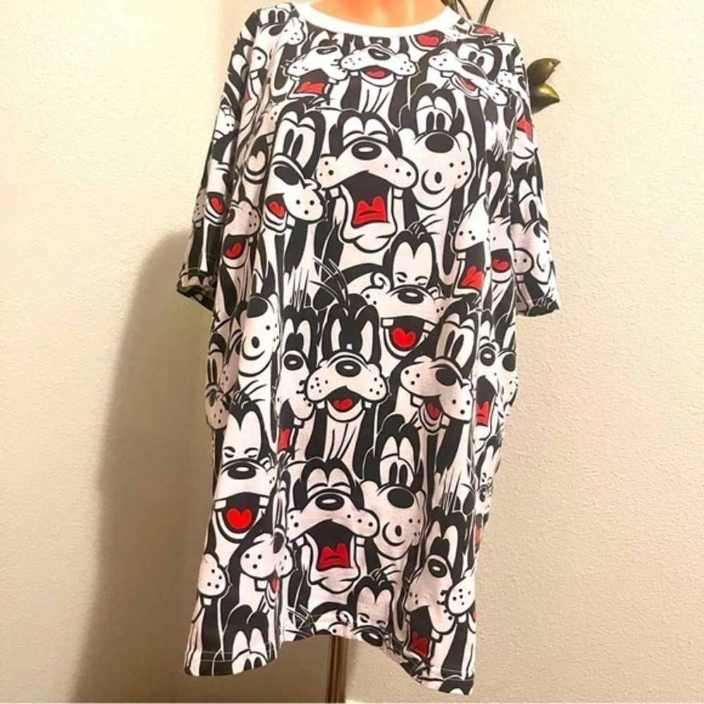 Mickey and Company Disney parks Goofy t-shirt